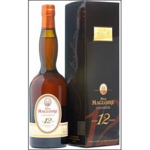 3181250069409 — Кальвадос "Pere Magloire" 12 лет 0,7л в коробке