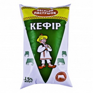 4820109923767 — Кефир "Весёлый пастушок" 2.5% 900г