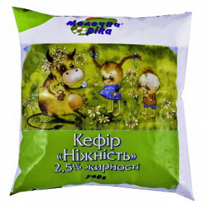 4823019200812 — Кефир Нежность 2,5% 500г плівка Молочна Река