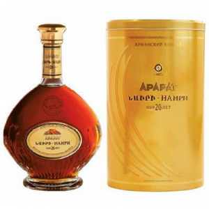 4850001002130 — Коньяк "Арарат" Наири в тубусе 0.7л